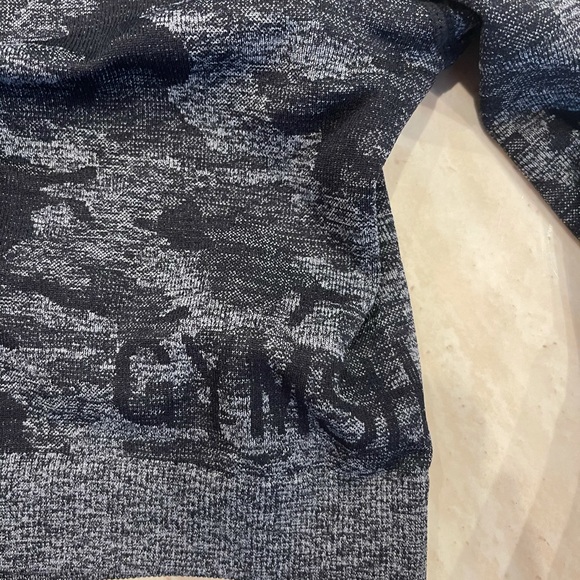 Gymshark size small camo long sleeve crop! - Picture 3 of 4